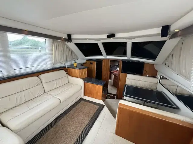 Carver 404 Cockpit Motor Yacht