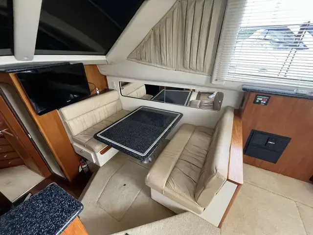 Carver 404 Cockpit Motor Yacht