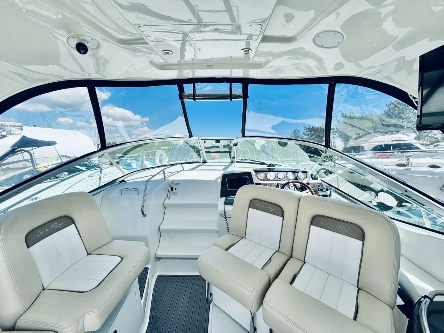 2013 Sea Ray 370 sundancer