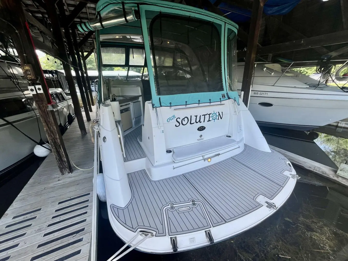 2008 Rinker 330 express cruiser