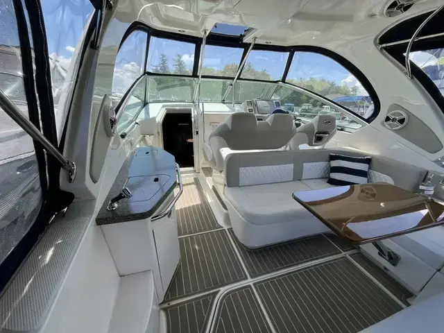 Chaparral 330 Signature