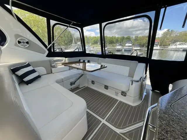 Chaparral 330 Signature