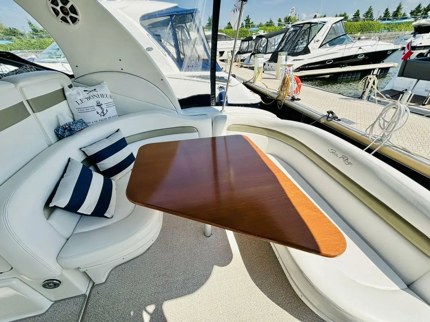 2006 Sea Ray sundancer 320