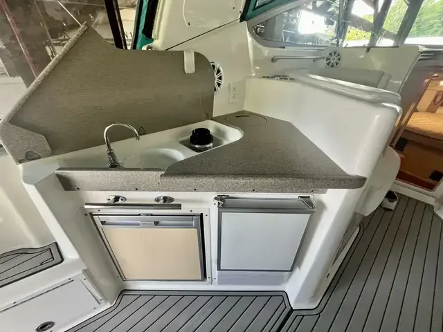 Rinker 330 Express Cruiser