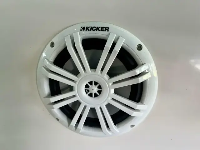 Rinker 330 Express Cruiser