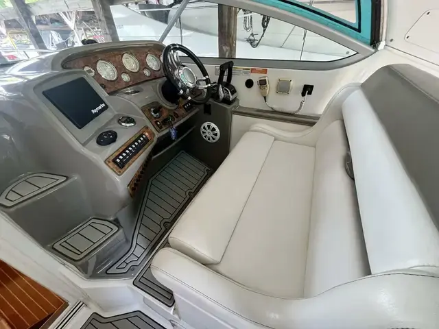 Rinker 330 Express Cruiser