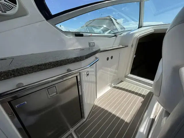 Chaparral 330 Signature