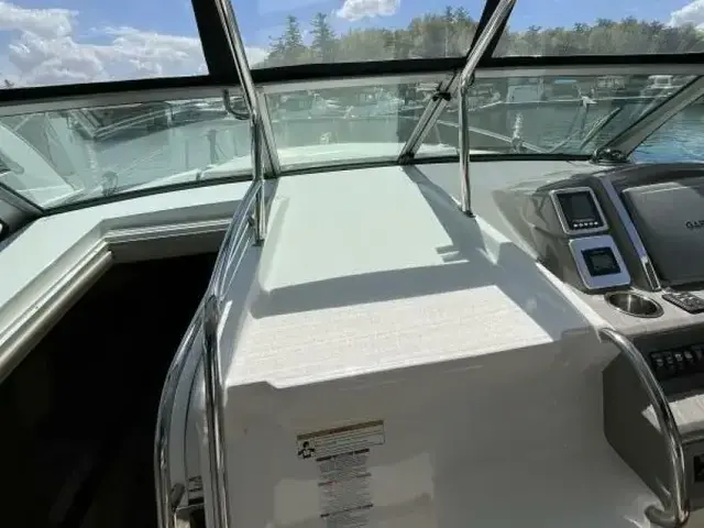 Chaparral 330 Signature