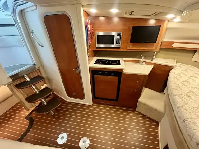 Rinker 330 Express Cruiser