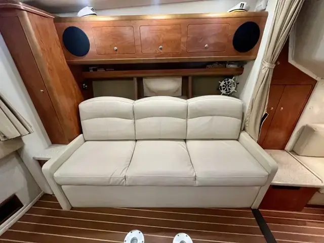 Rinker 330 Express Cruiser