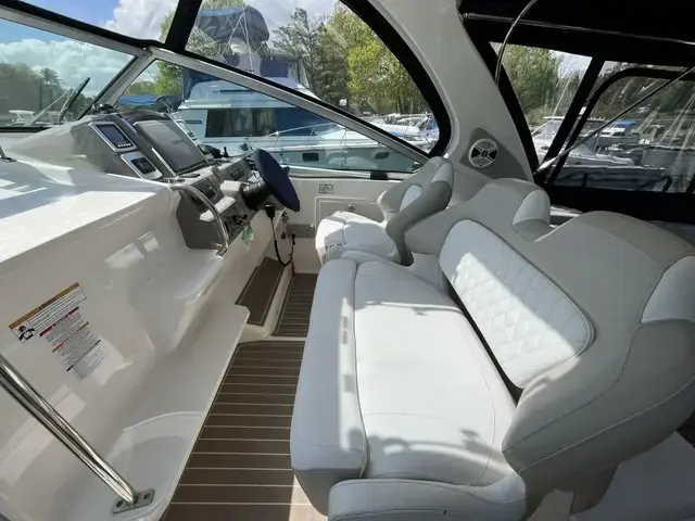 Chaparral 330 Signature