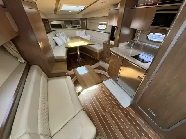 Chaparral 330 Signature