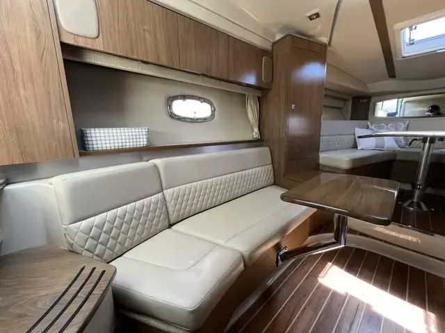 Chaparral 330 Signature