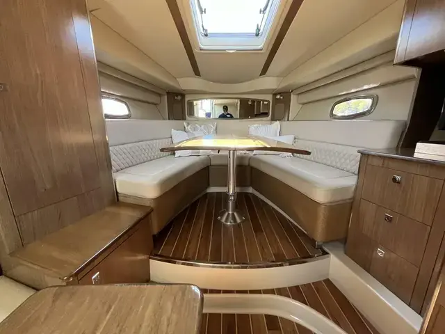 Chaparral 330 Signature