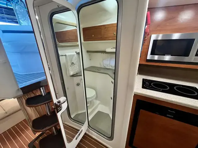 Rinker 330 Express Cruiser