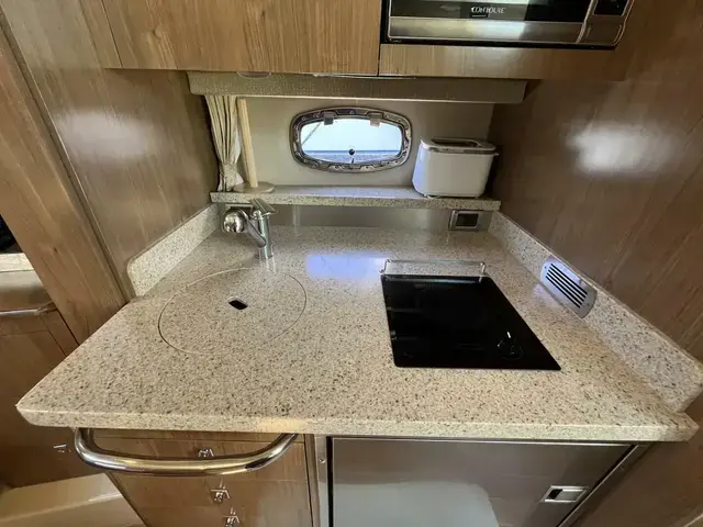 Chaparral 330 Signature