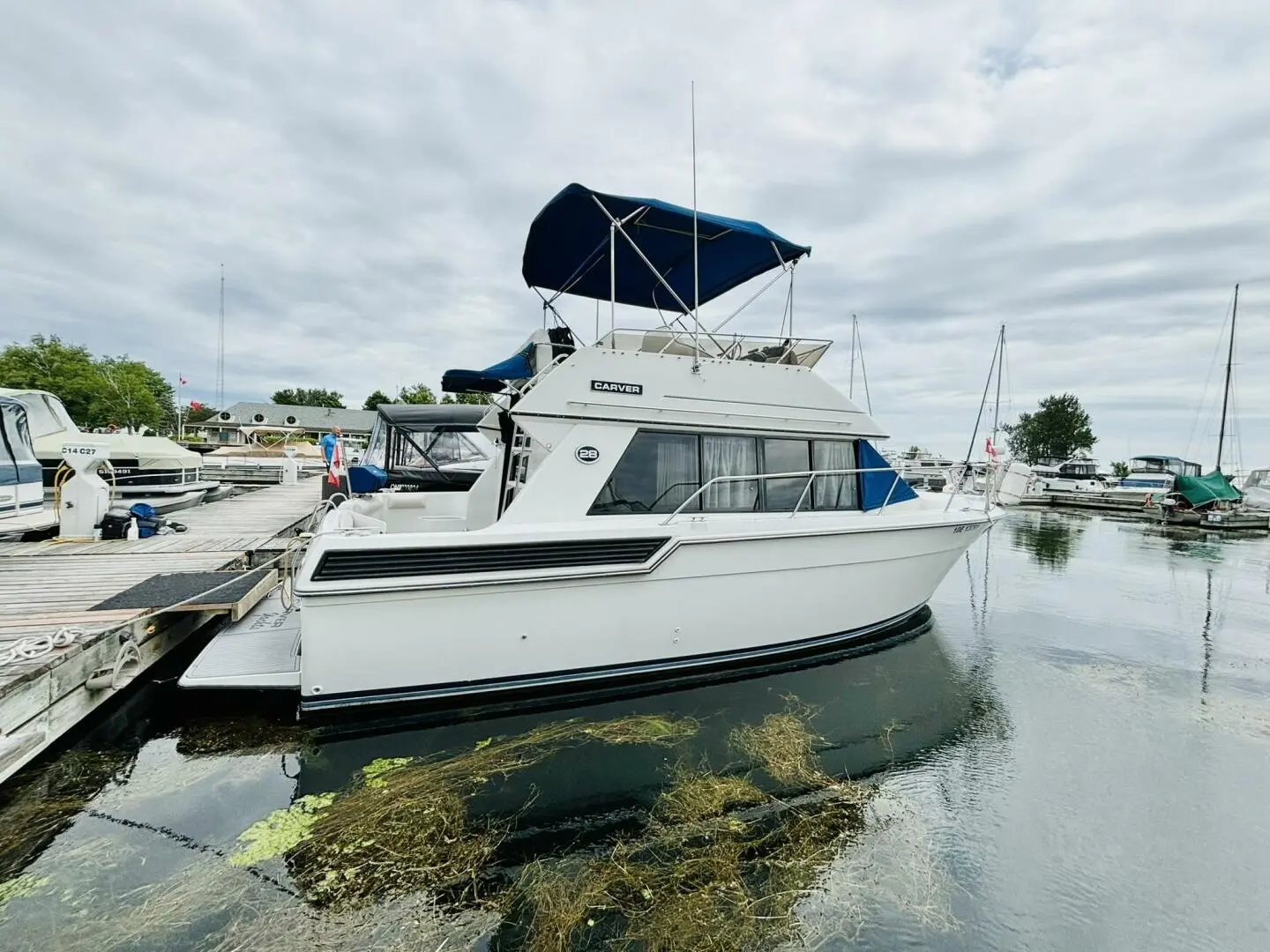 1991 Carver 28 commandbridge