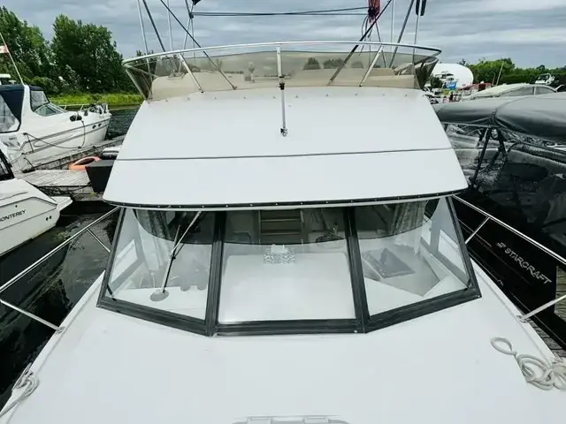 Carver Carver 28 Command Bridge