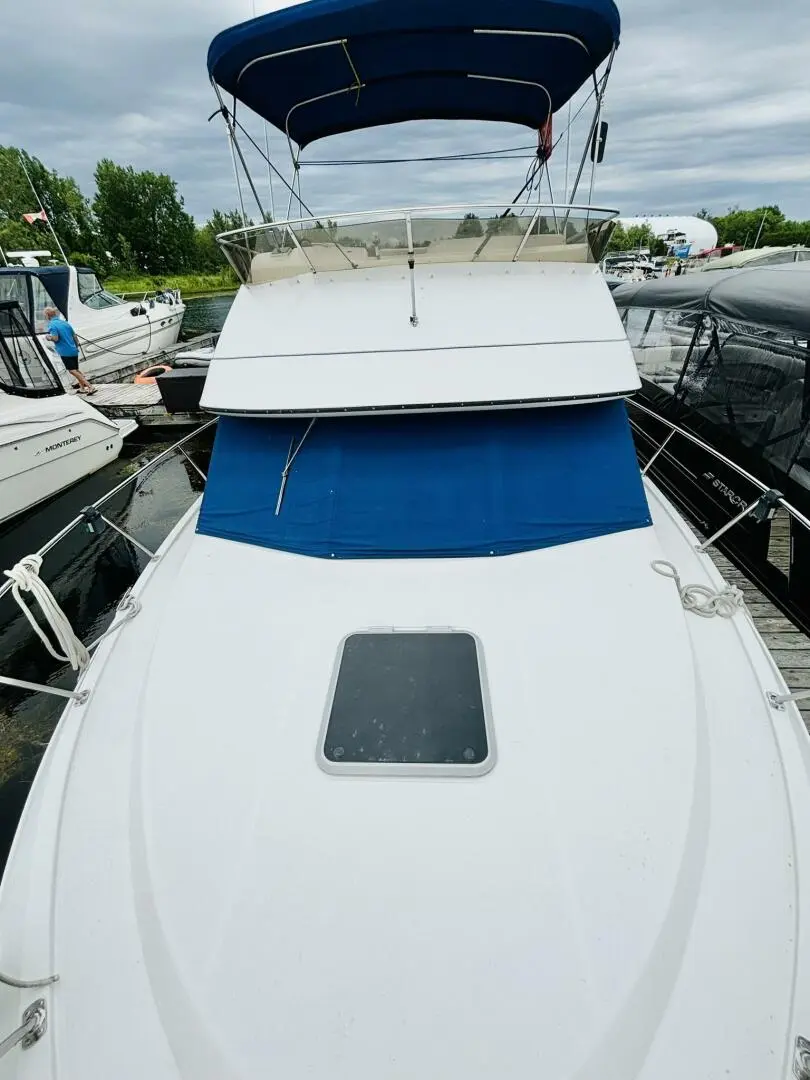 1991 Carver 28 commandbridge