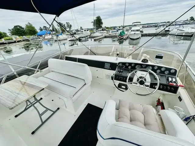 Carver Carver 28 Command Bridge