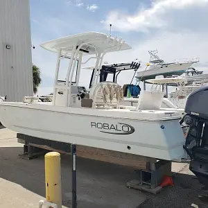 2022 Robalo 246 Cayman