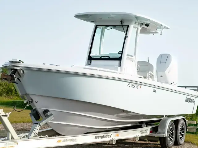 Everglades Boats 253 CC