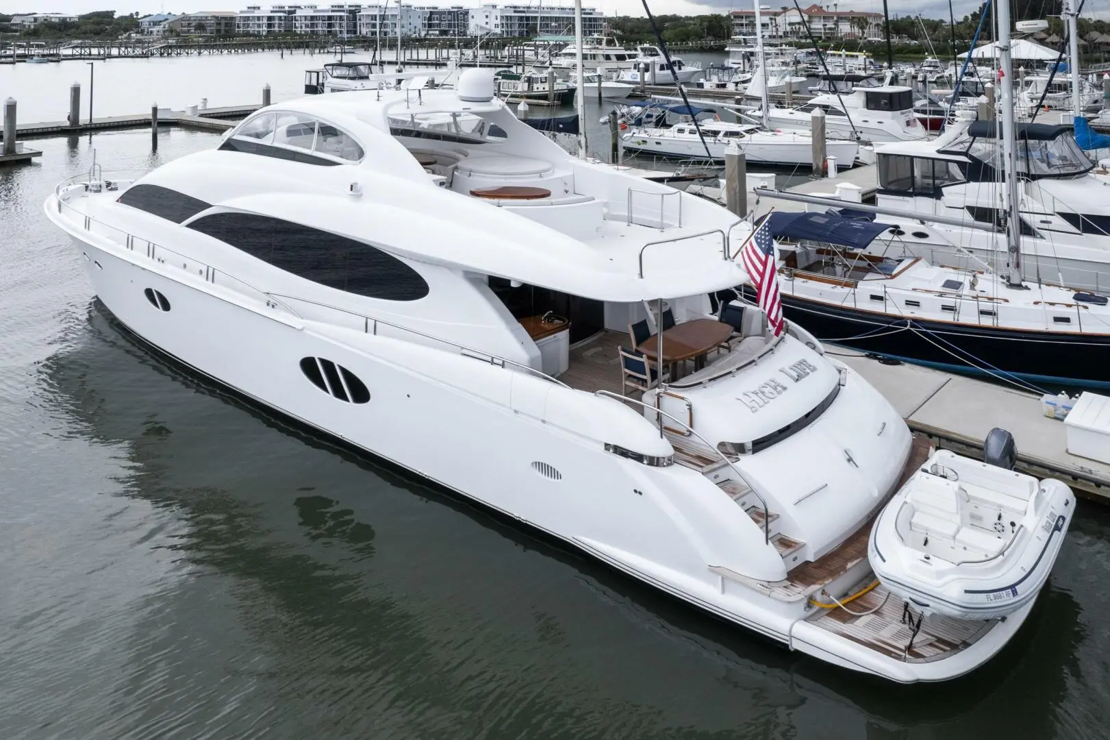 2009 Lazzara flybridge