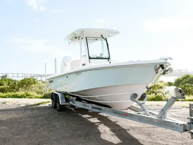 Everglades Boats 253 CC