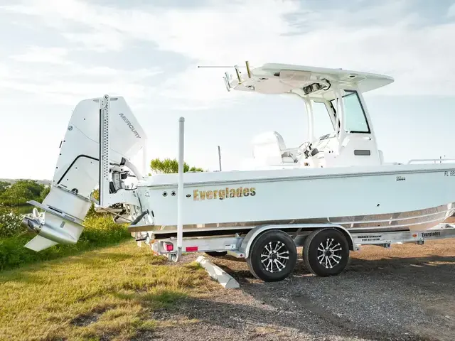 Everglades Boats 253 CC