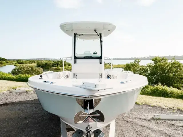 Everglades Boats 253 CC