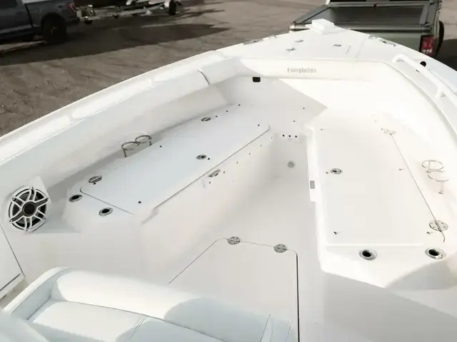 Everglades Boats 253 CC