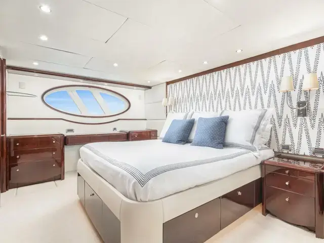 Lazzara Flybridge