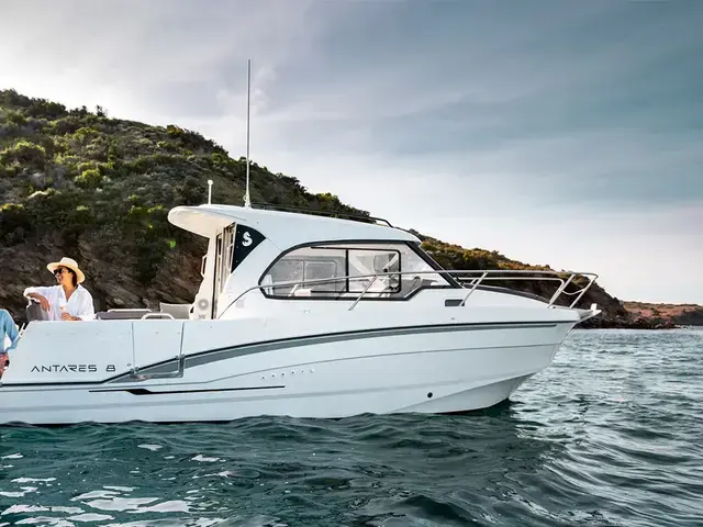 Beneteau Antares 8