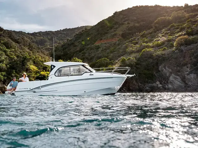 Beneteau Antares 8