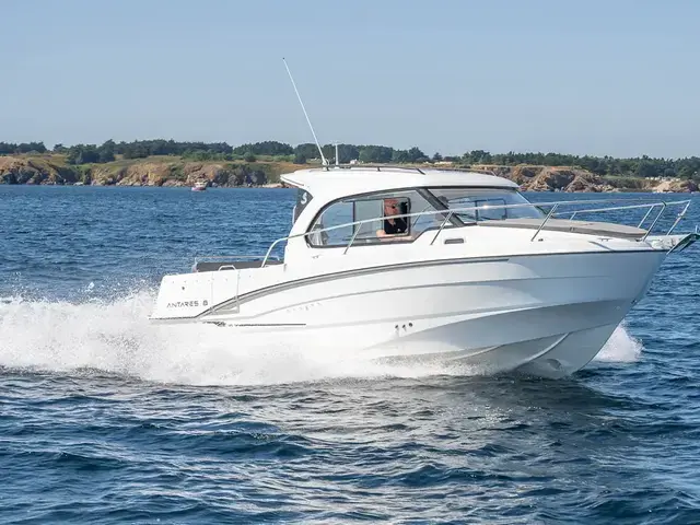 Beneteau Antares 8