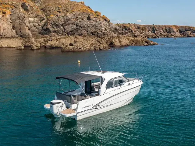 Beneteau Antares 8