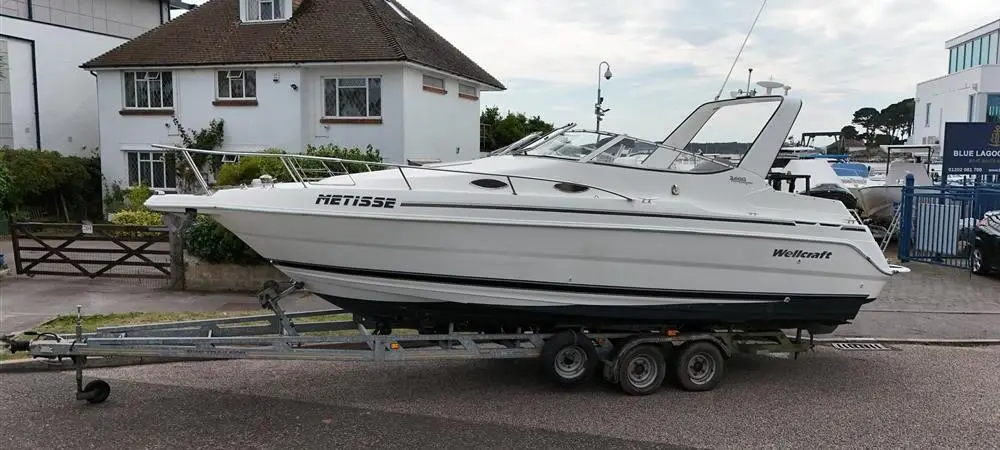 2000 Wellcraft 2600 martinique