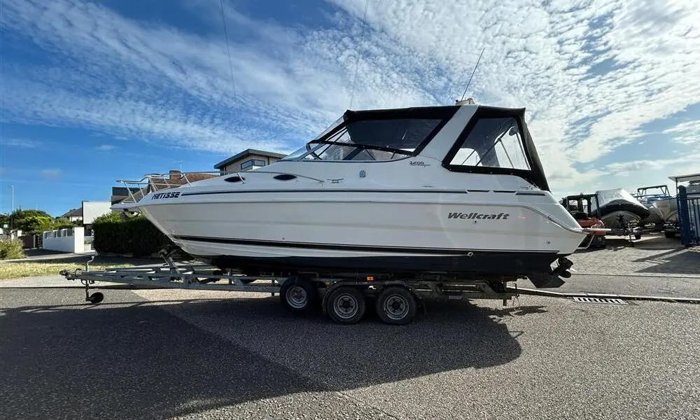 2000 Wellcraft 2600 martinique