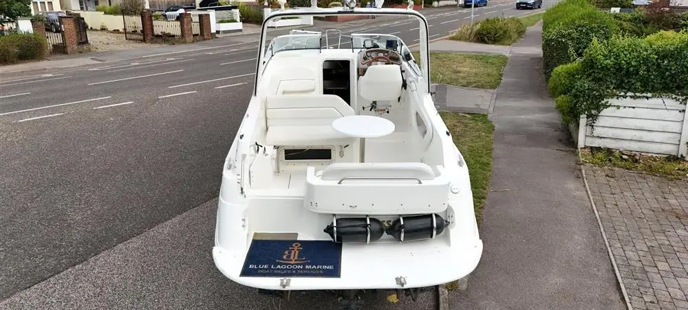 2000 Wellcraft 2600 martinique