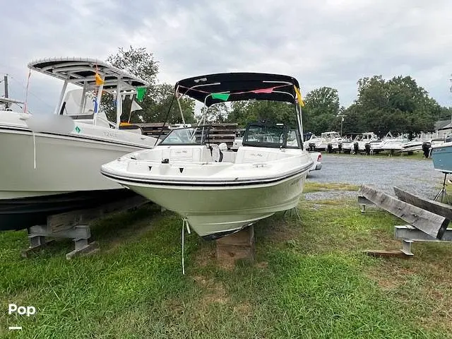 2022 Sea Ray 210 spx