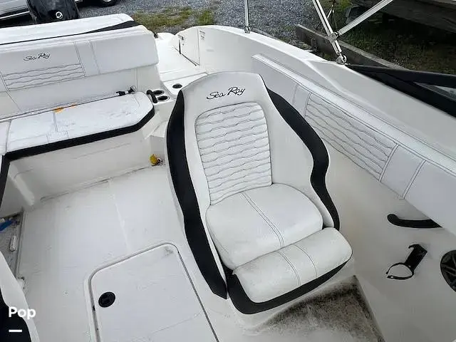 Sea Ray 210 SPX