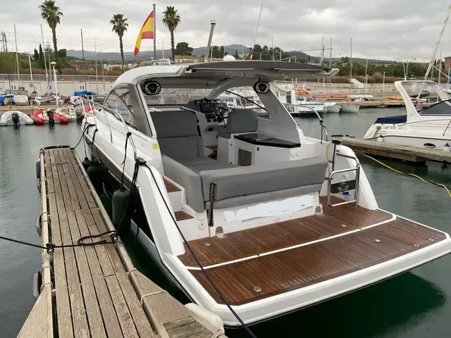 Sealine S330