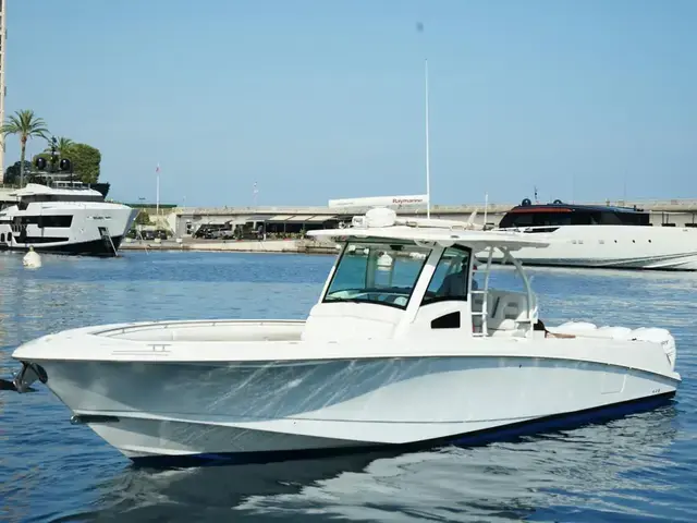 Boston Whaler 370 Outrage