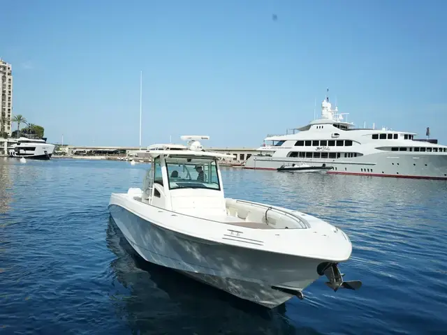 Boston Whaler 370 Outrage