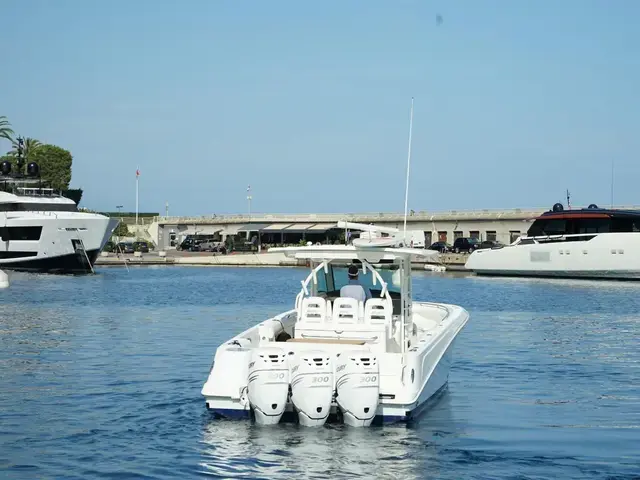 Boston Whaler 370 Outrage