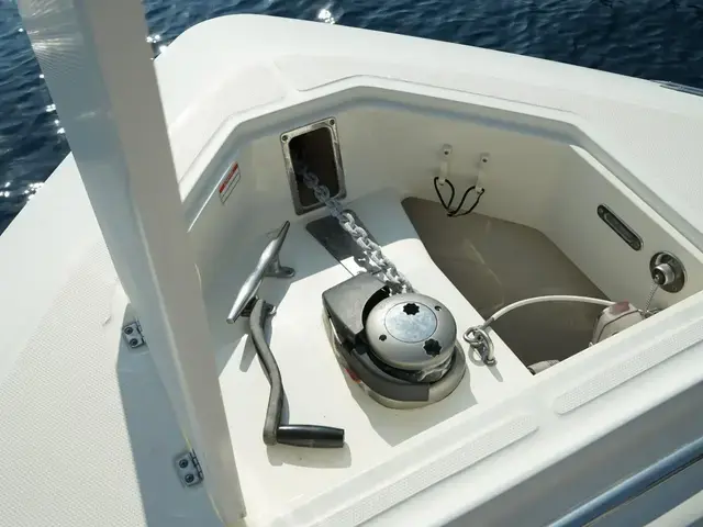 Boston Whaler 370 Outrage