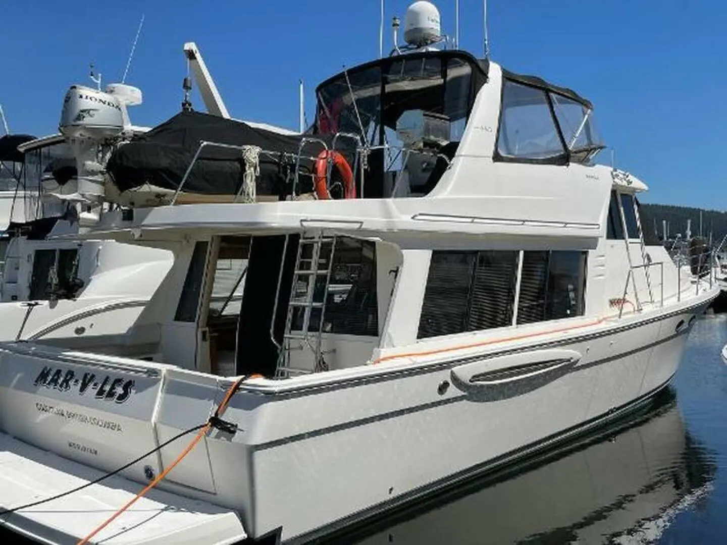 2004 Meridian 490 pilothouse