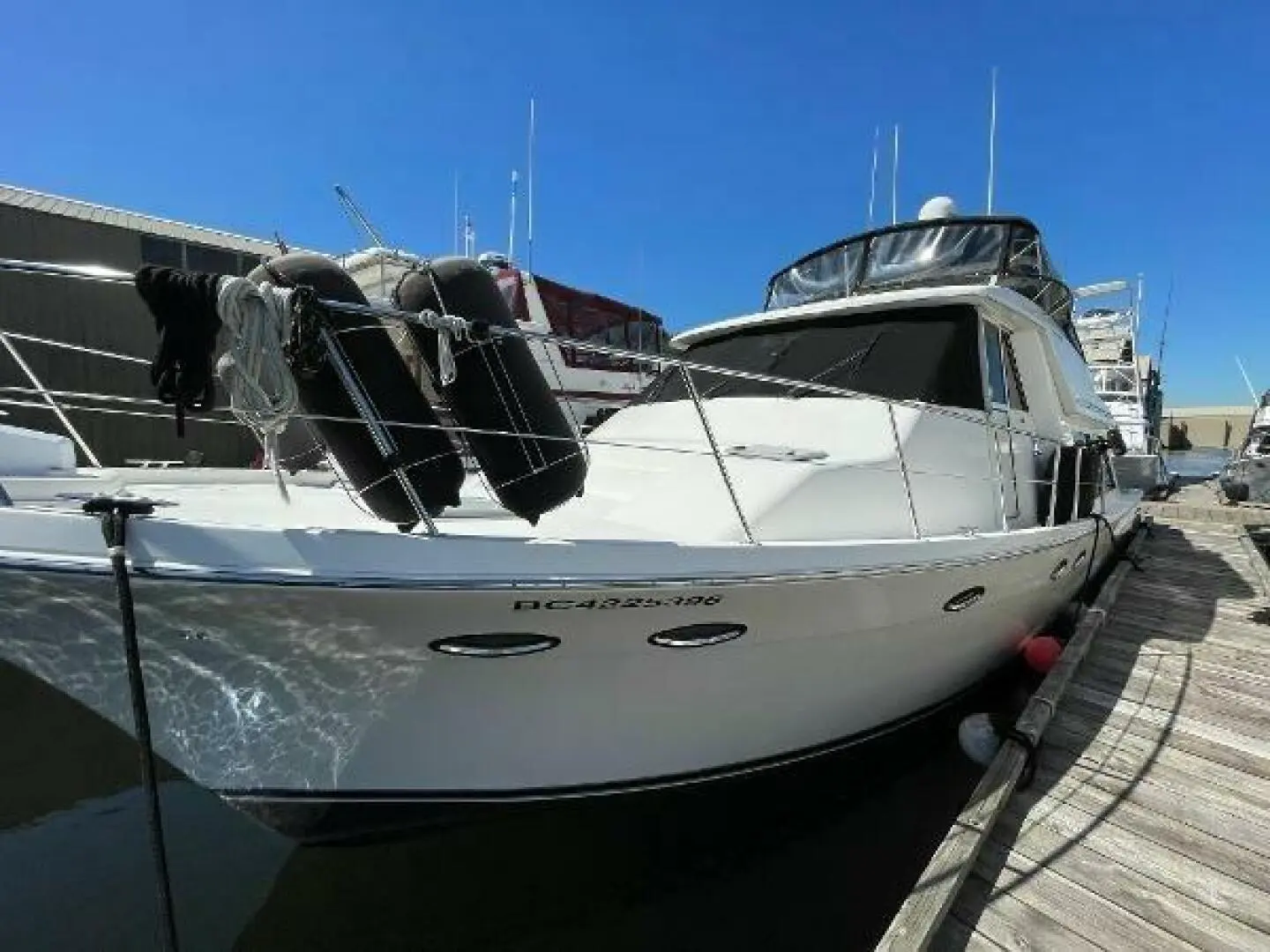 2004 Meridian 490 pilothouse