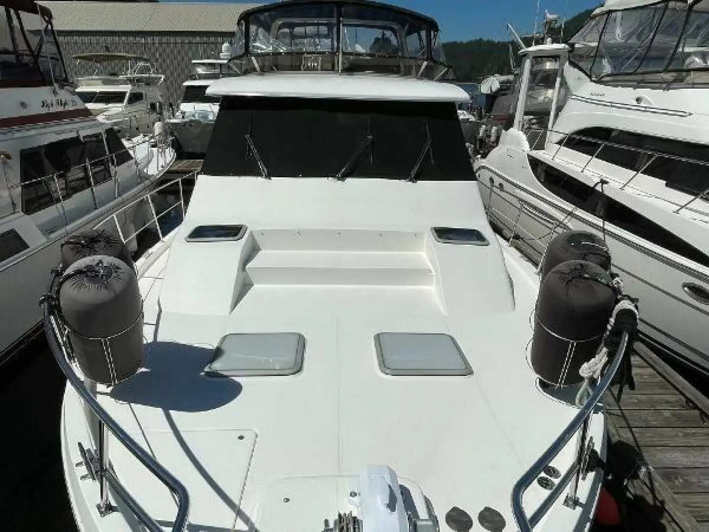 2004 Meridian 490 pilothouse