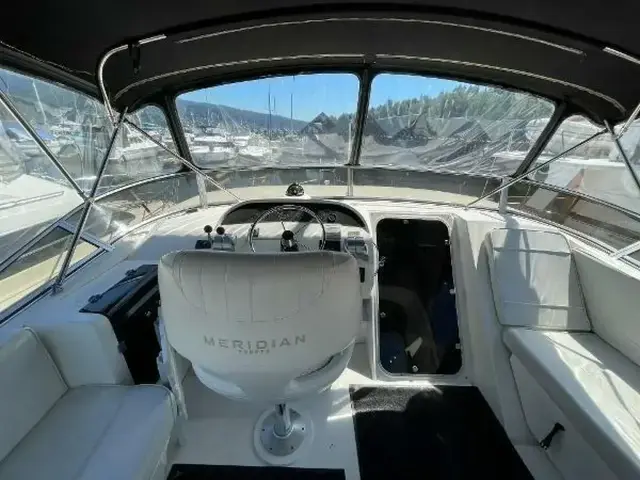 Meridian 490 Pilothouse